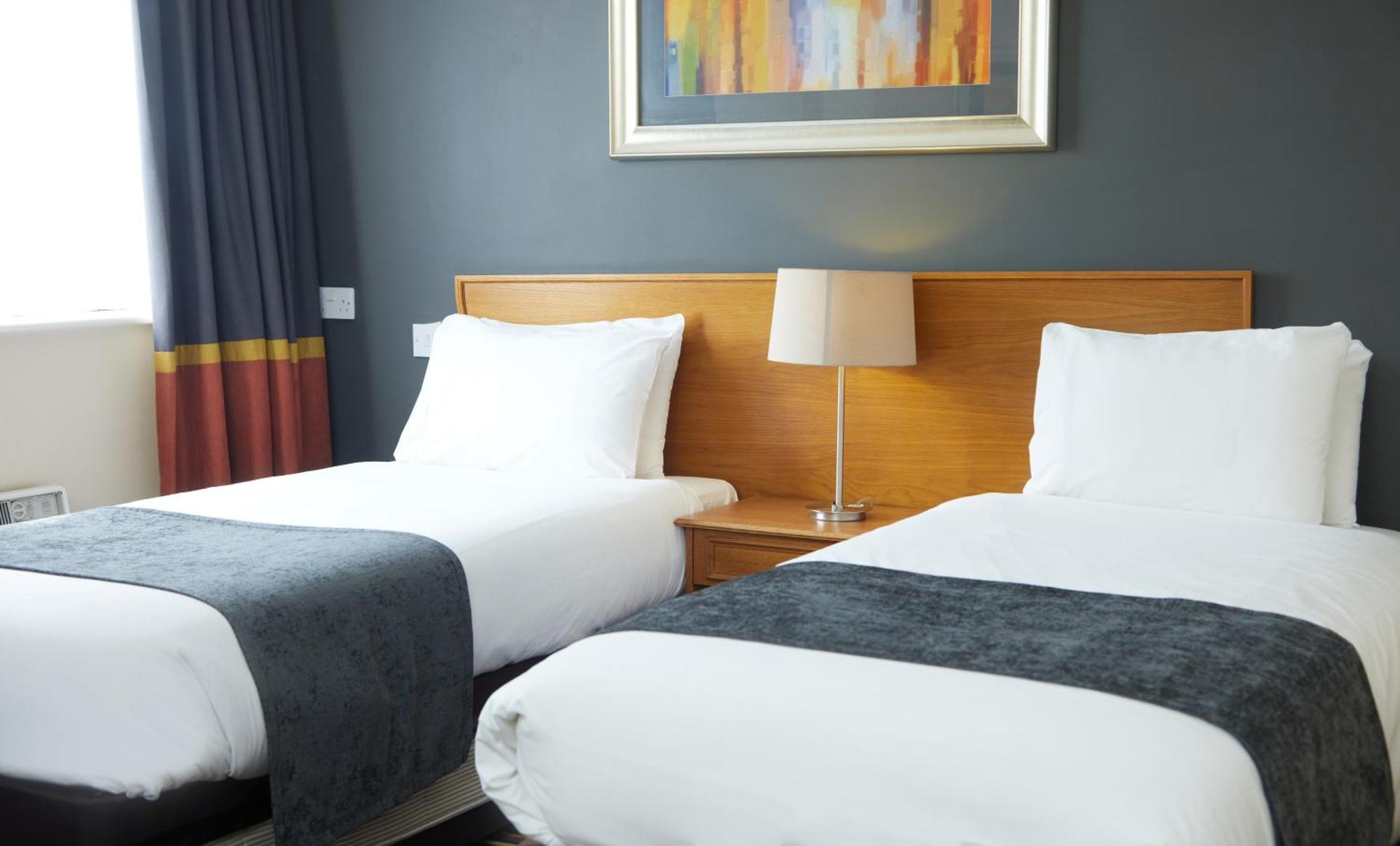 The Broughton Hotel By Greene King Inns Milton Keynes Buitenkant foto
