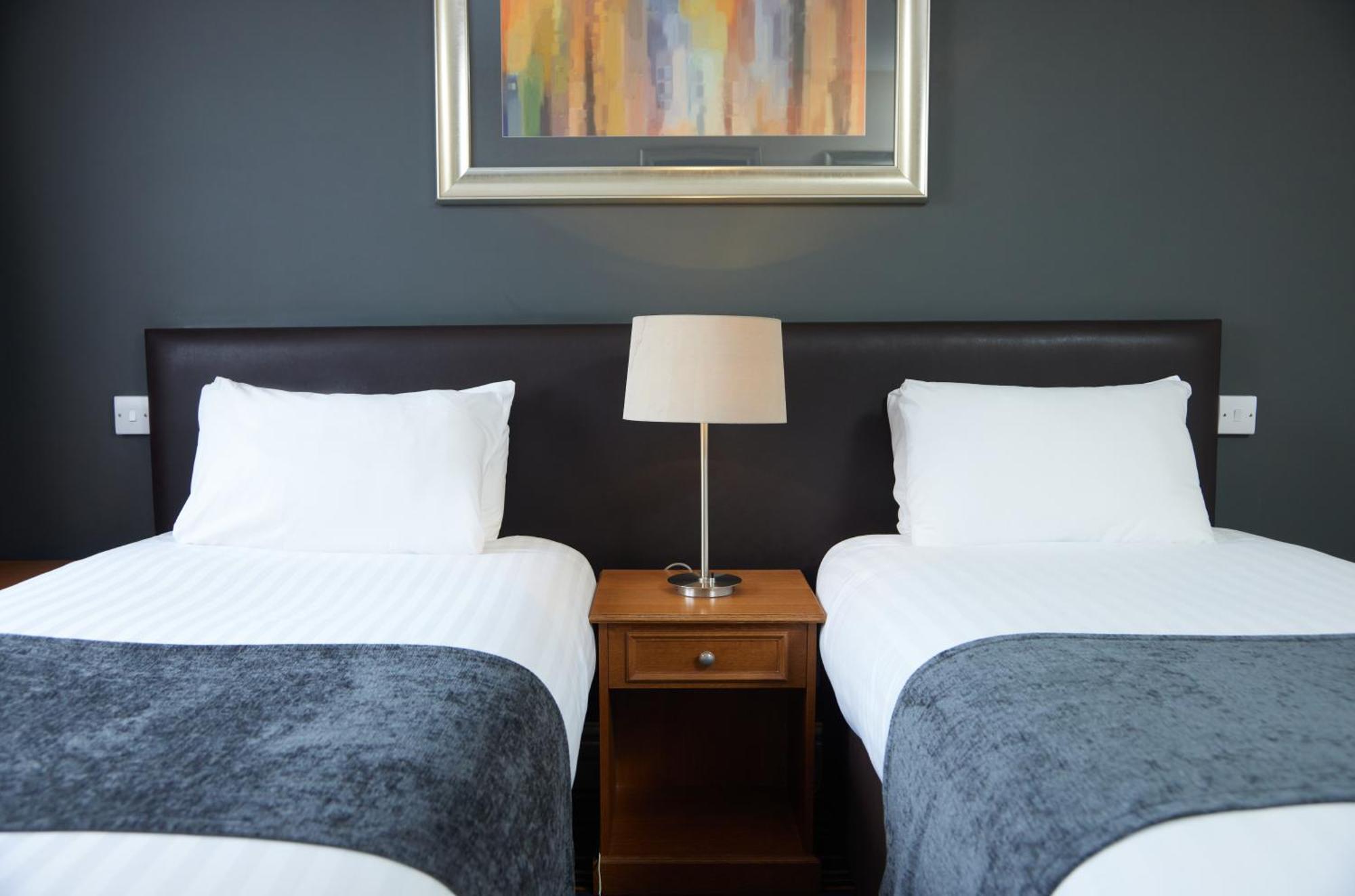 The Broughton Hotel By Greene King Inns Milton Keynes Buitenkant foto