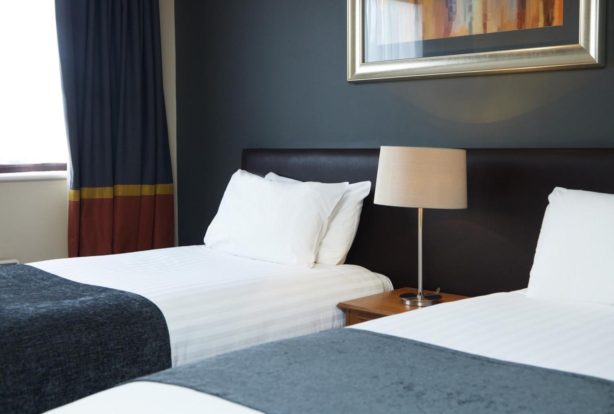The Broughton Hotel By Greene King Inns Milton Keynes Buitenkant foto